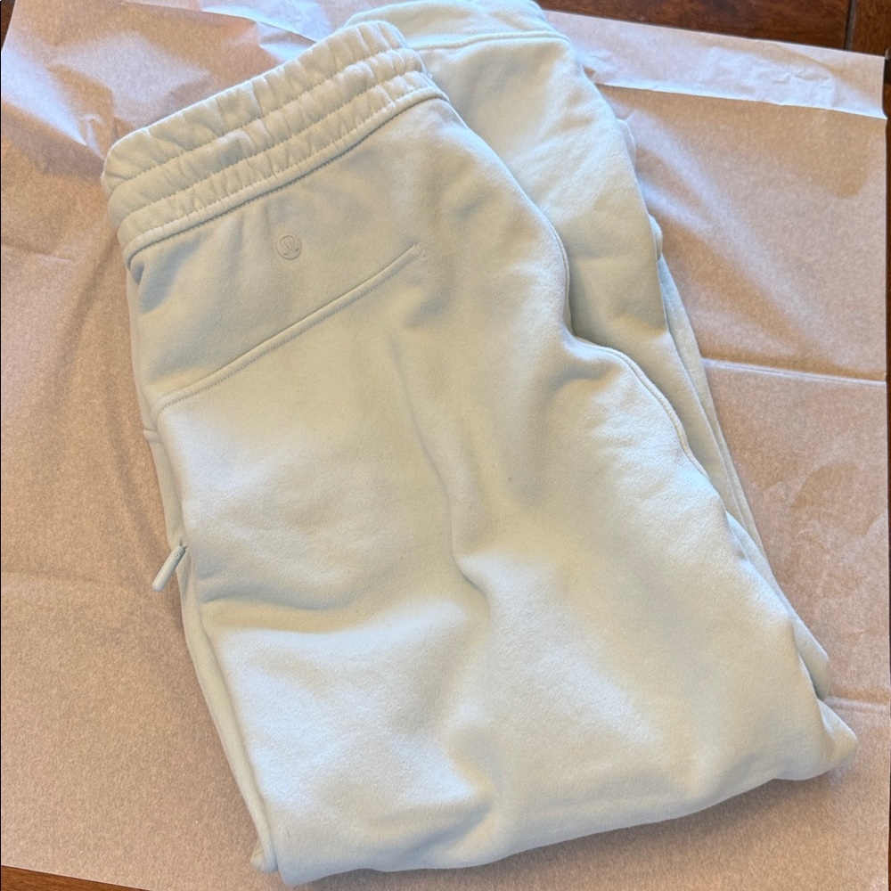 Lulu size 6 baby blue softstreme 24 inseam